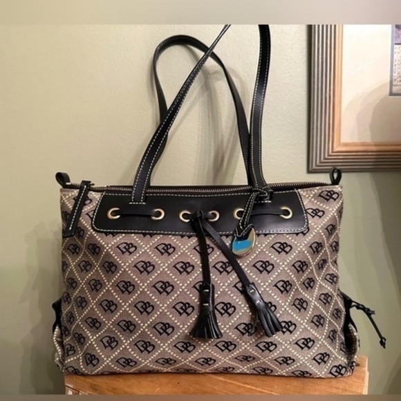 Dooney & Bourke Black and Grey Shoulder Bag Large Tassel Zip Top - Picture 4 of 14